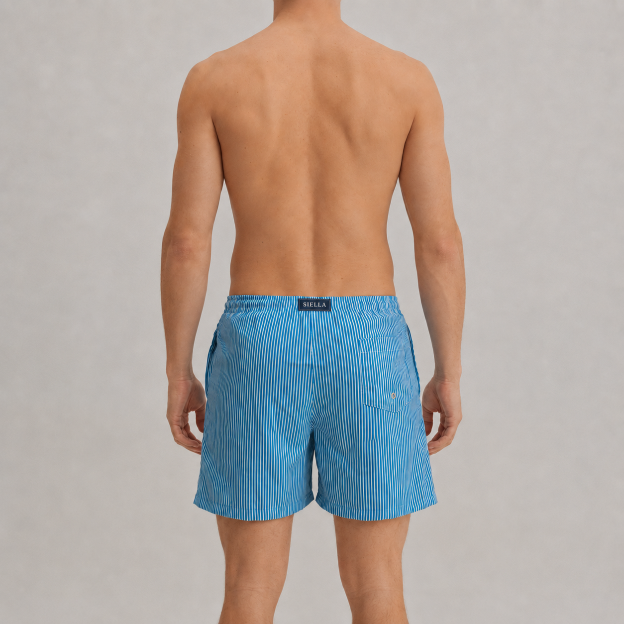 Blau-weiß gestreifte Badeshorts