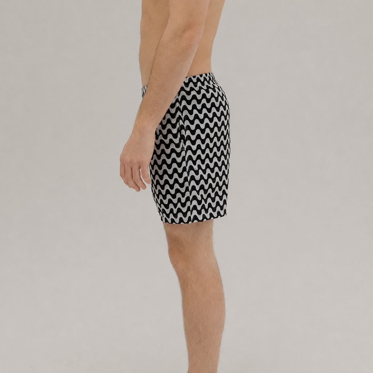 Badeshorts in Schwarz-Weiß