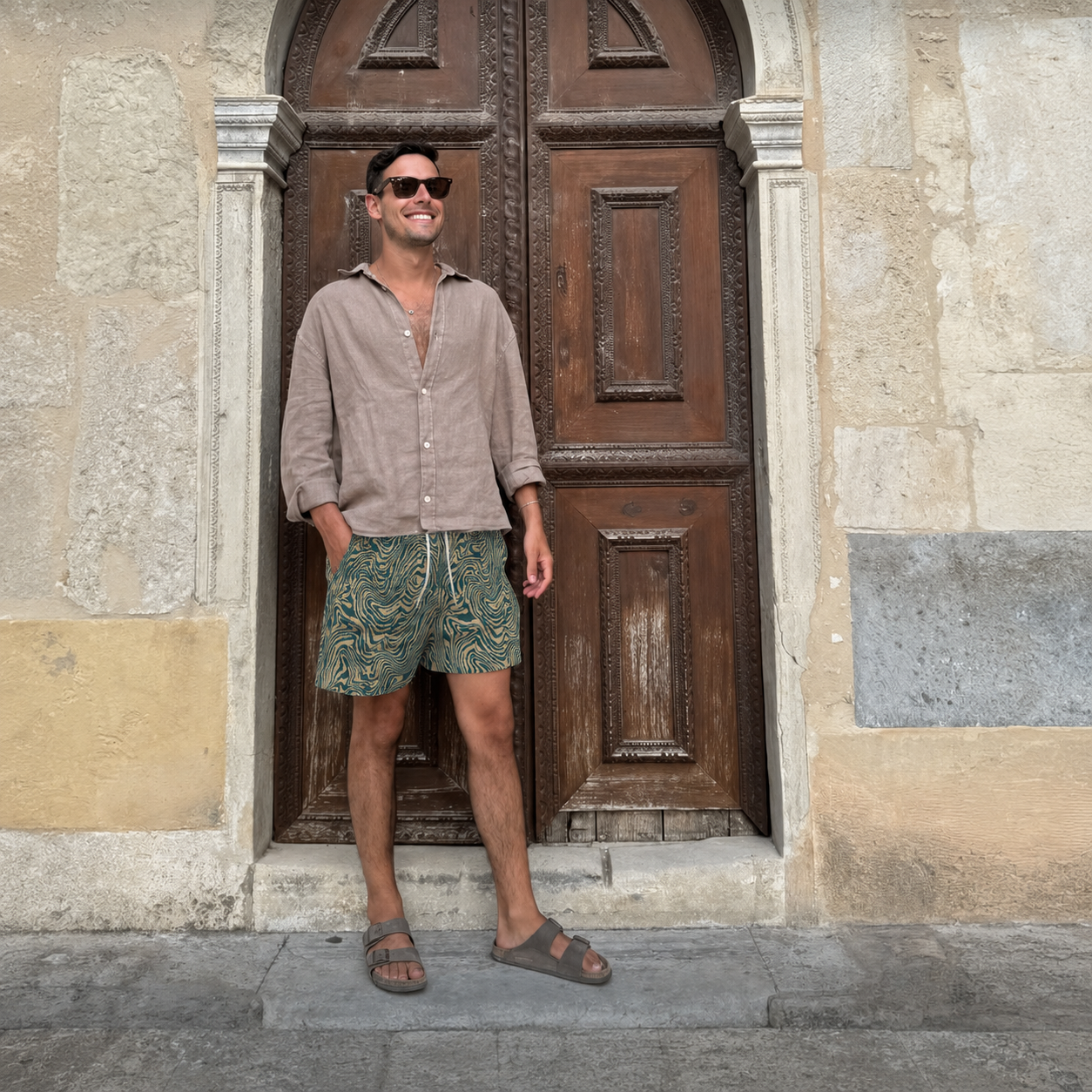 Olivgrüne Badeshorts