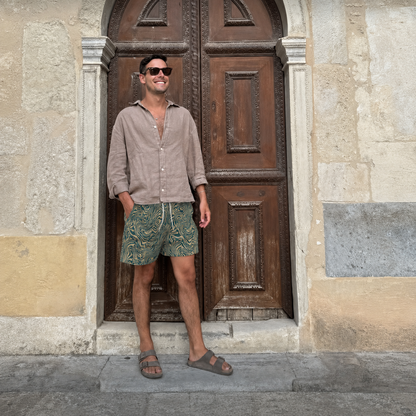 Olivgrüne Badeshorts