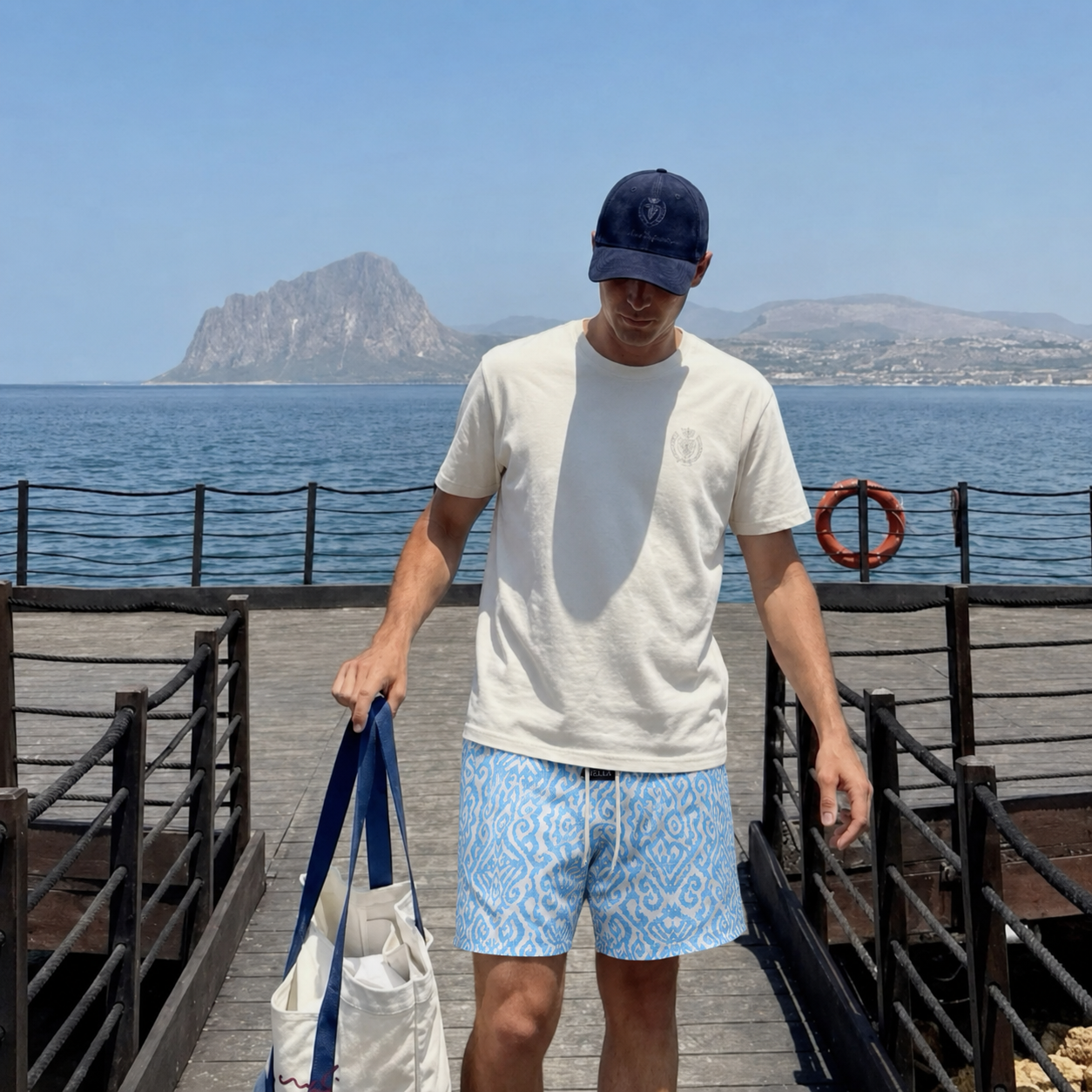 Blaue Mosaik-Badeshorts